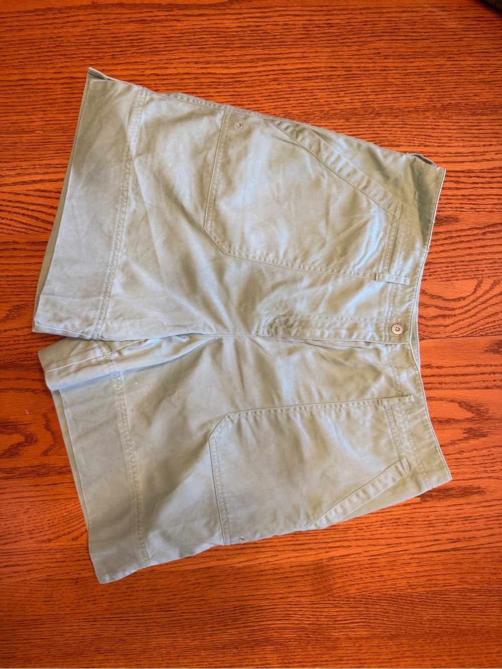 Woman's light green short